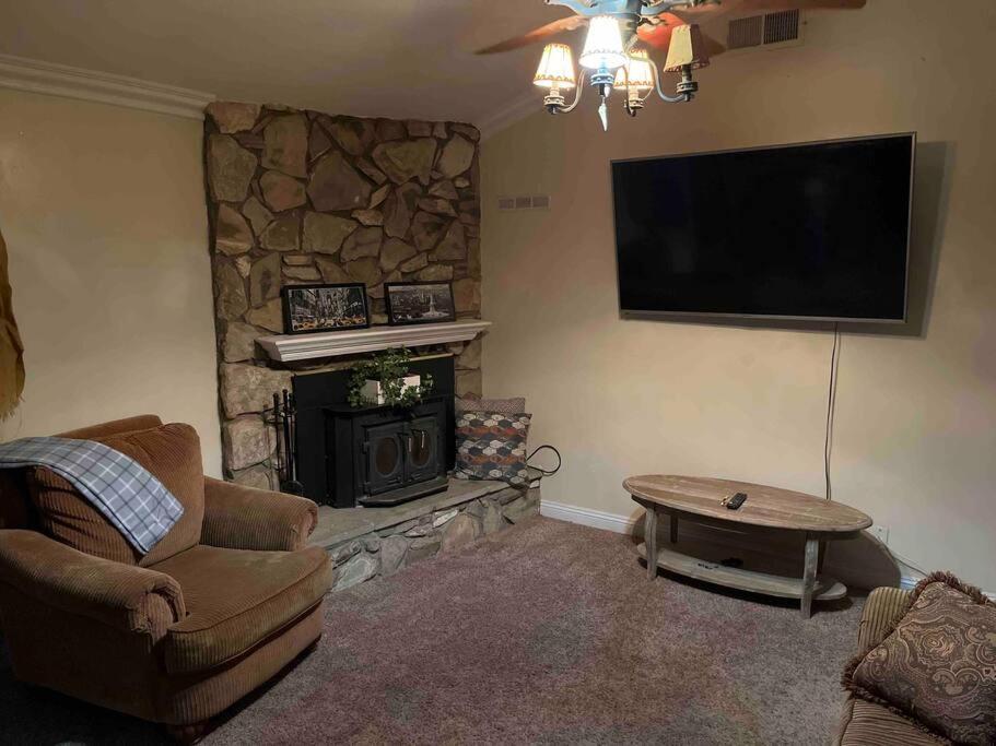 Peaceful & Cozy 3 Bedroom Ranch-Home W/Fireplace Hemet Exterior photo
